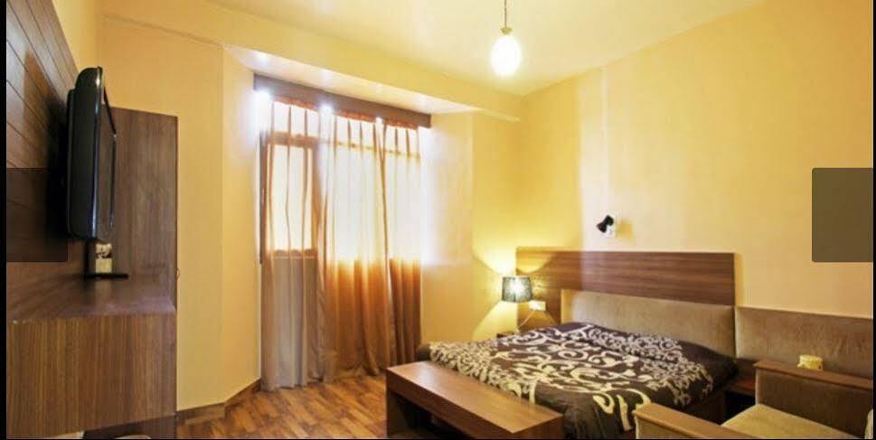 Itsy Hotels Crystal Palace With Valley View Shimla Exterior photo